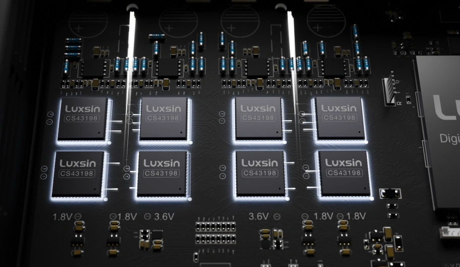 Tám chip DAC Cirrus Logic CS43198 dual mono bên trong Luxsin X8