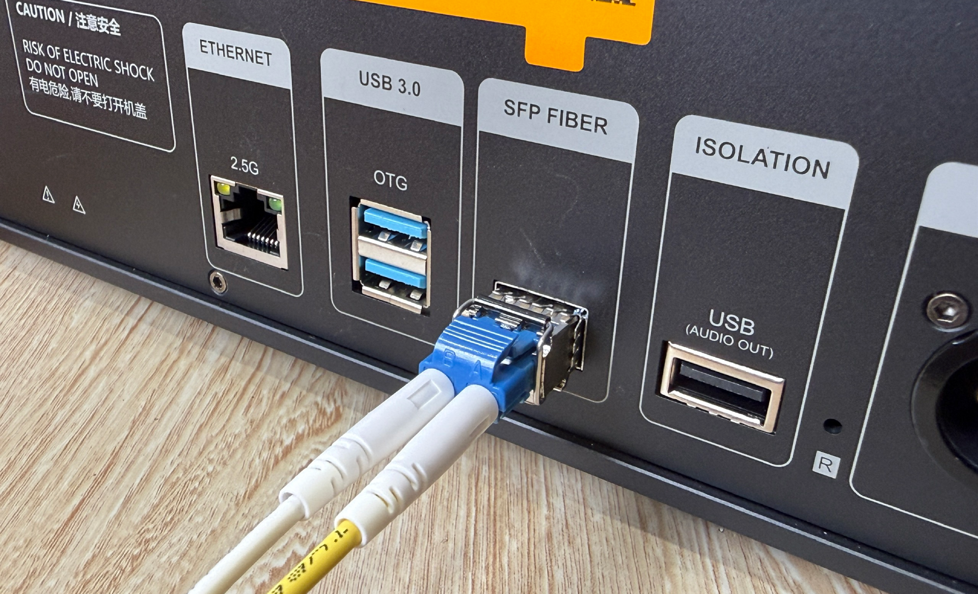Cổng quang SFP Fiber và cổng mạng RJ45 trên Eversolo T10 Streaming Transport