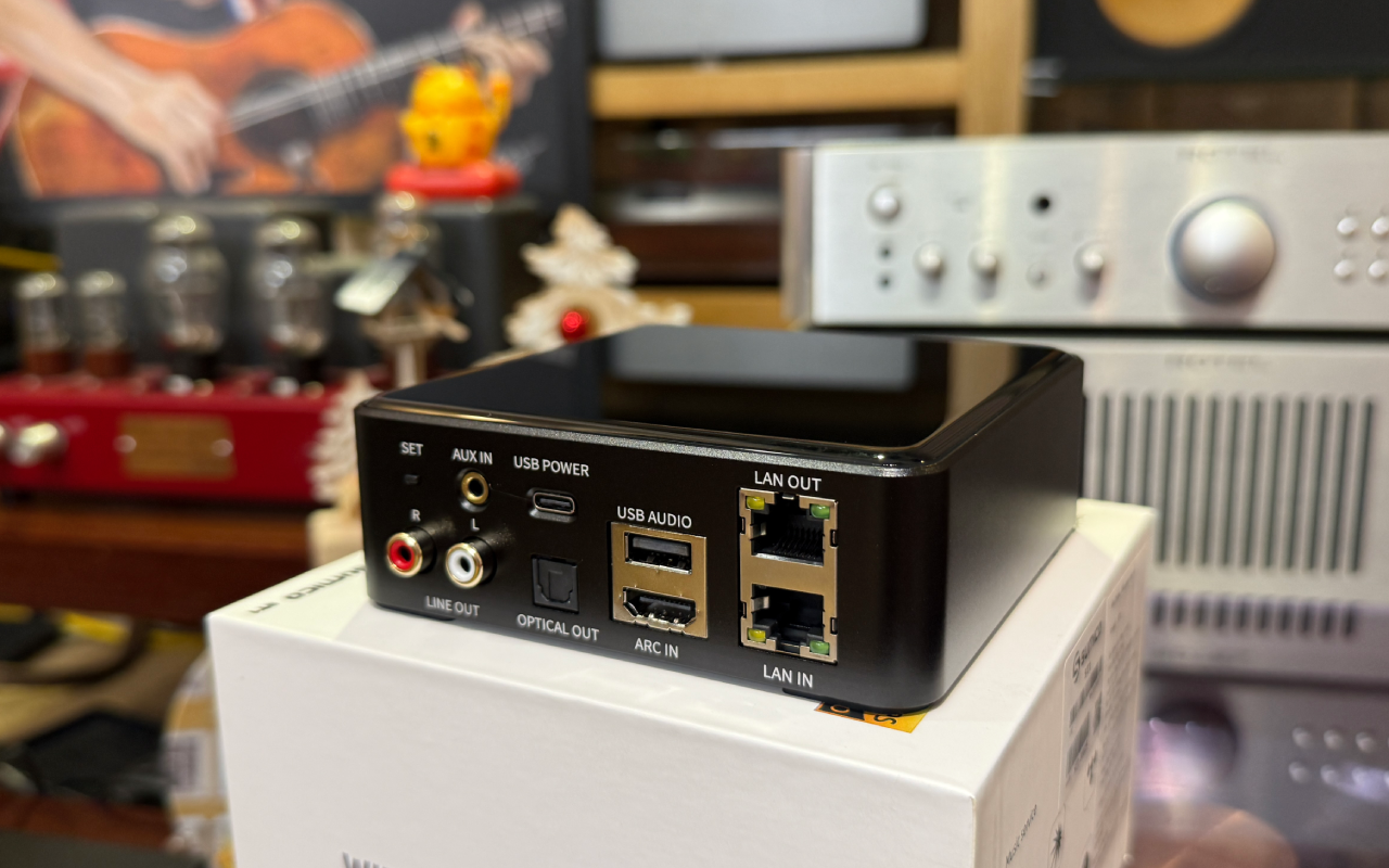 Mặt sau Dac Streamer Sumico ST1 