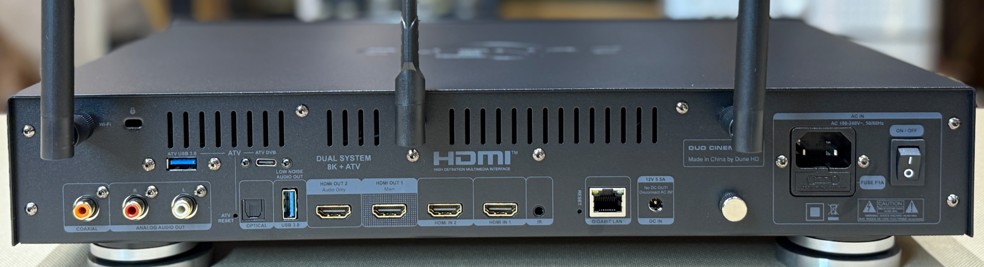 mặt sau Dune HD Duo Cinema 8K 
