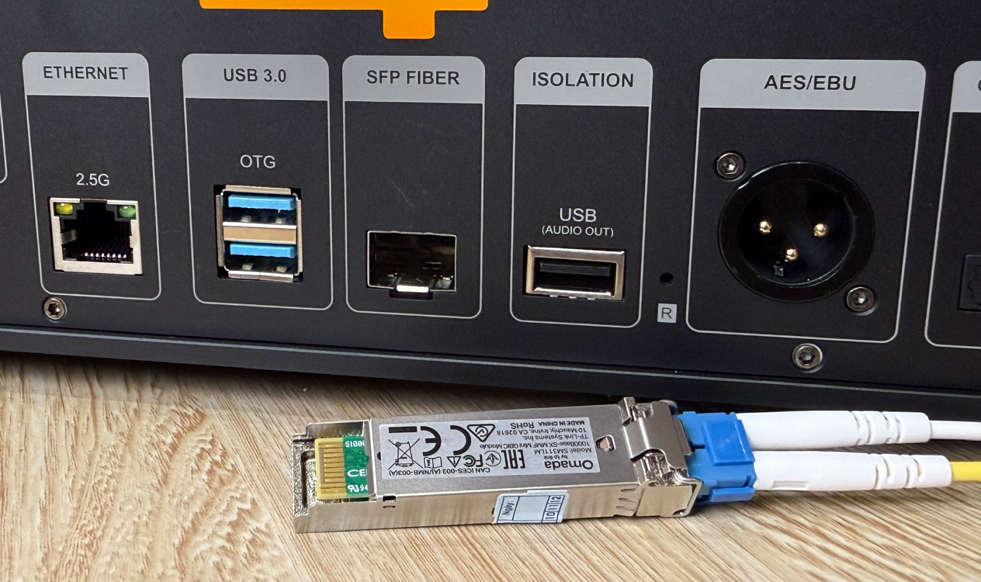 Lắp module quang SFP vào Eversolo T10 để kết nối mạng bằng cáp quang