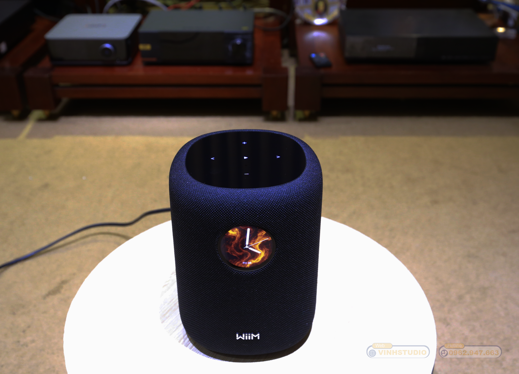loa Wiim Sound với màn hình cảm ứng và touth cảm ứng 