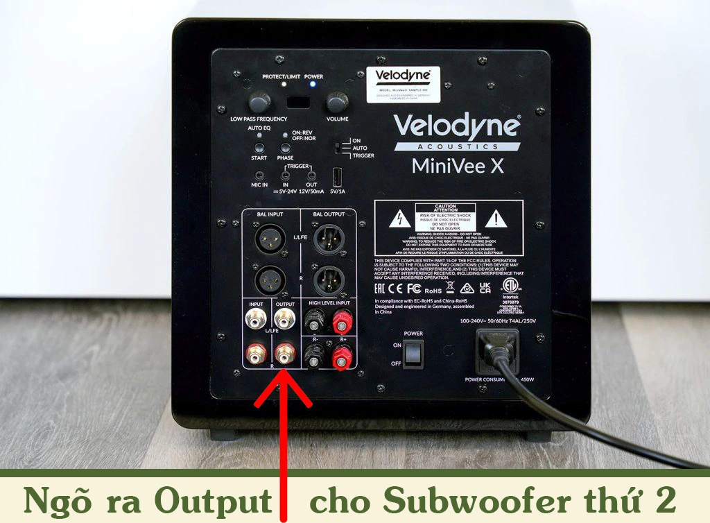 ngõ ra pre-out cho loa Subwoofer 