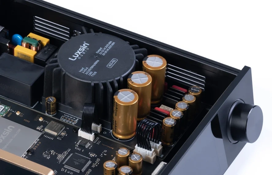 Nguồn tuyến tính tách biệt analog và digital bên trong Luxsin X8 DAC cho tai nghe