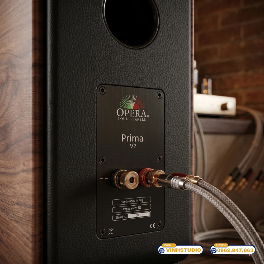Mặt sau của Opera Prima V2